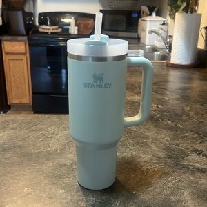 [ Stanley 40oz ]
